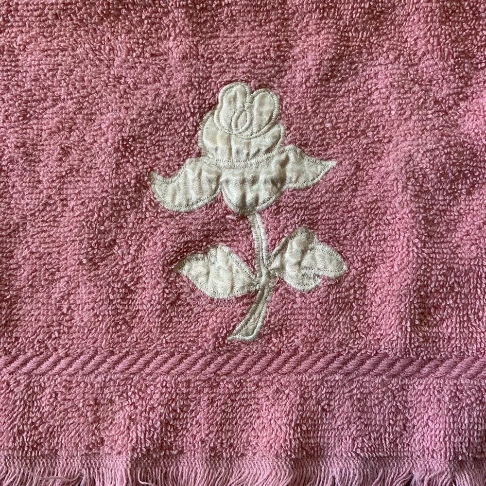 VTG Pair Retro Floral Pink Hand Towels Callaway 60s 70s Fringe Rose Embroidered